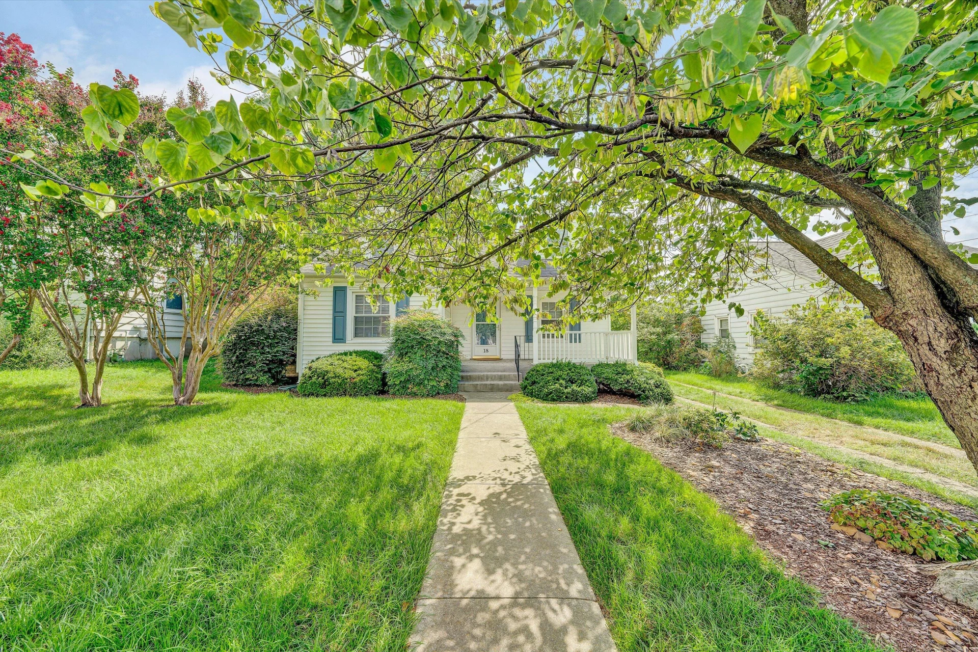 18 Lake AVE - Photo 3