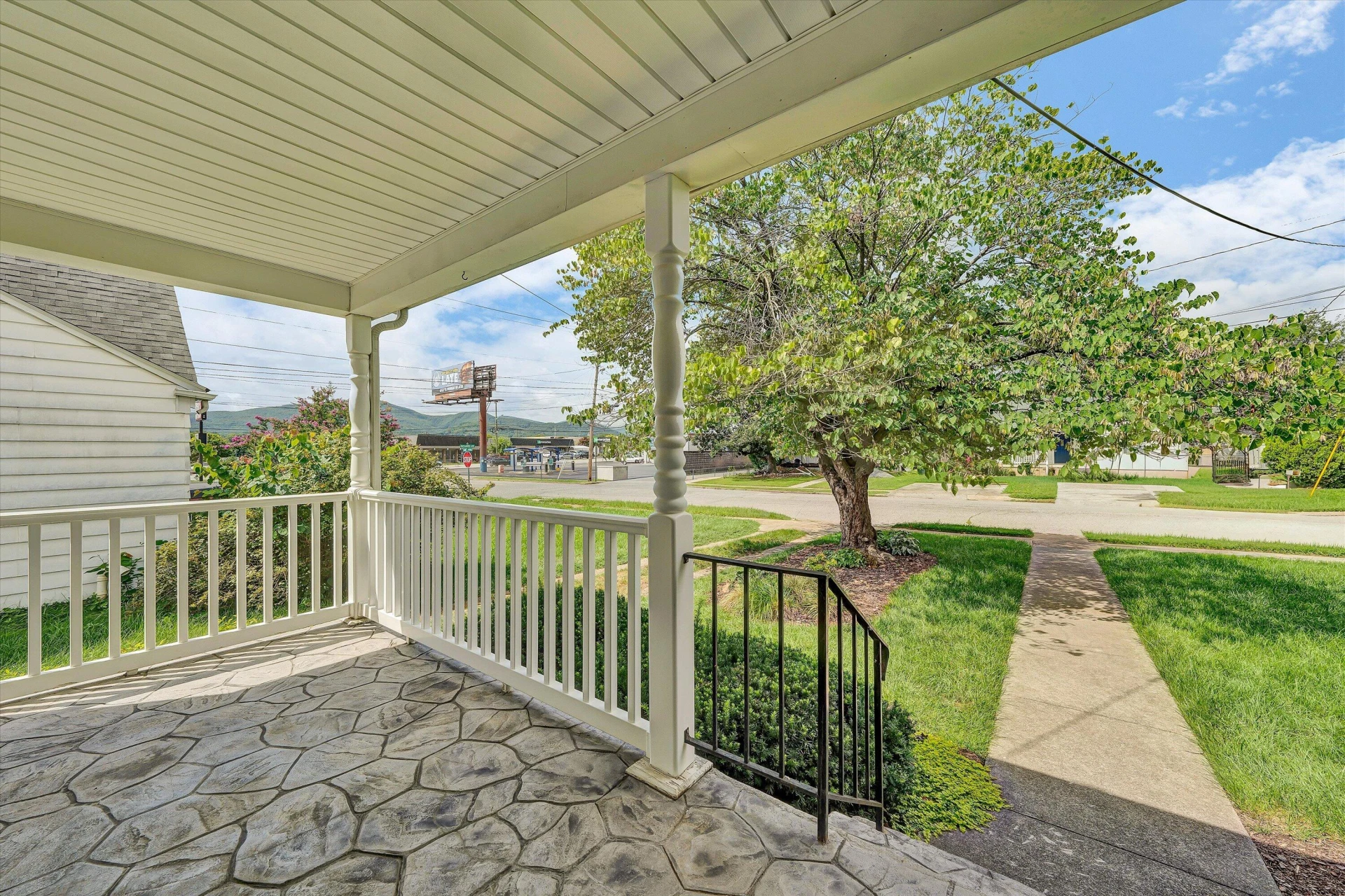 18 Lake AVE - Photo 4