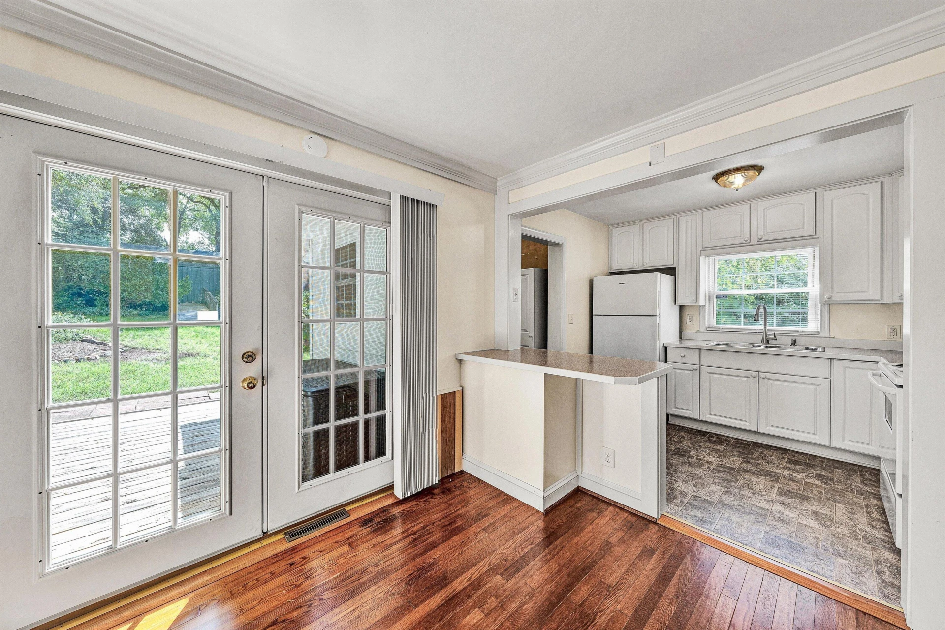 18 Lake AVE - Photo 10