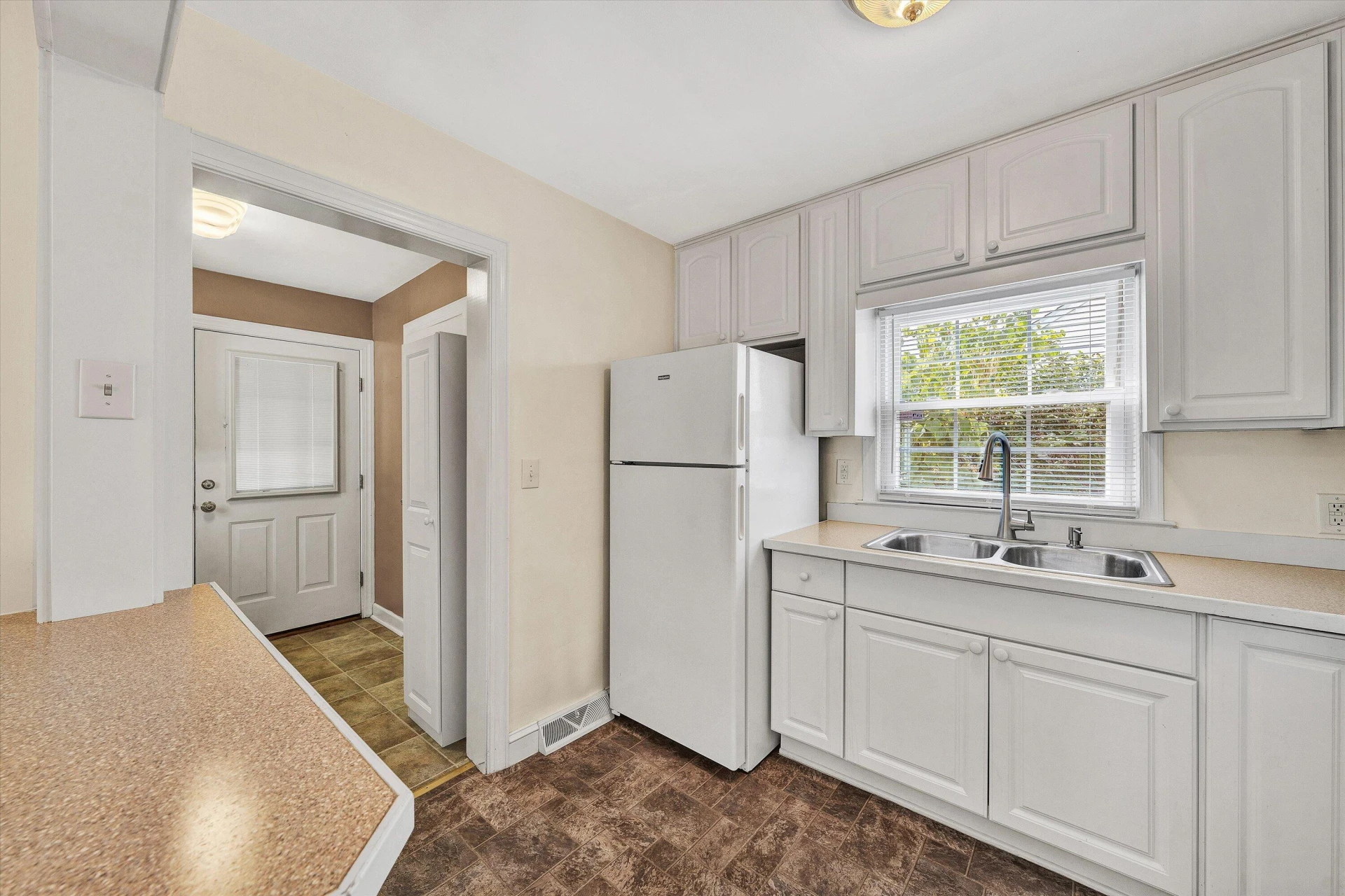 18 Lake AVE - Photo 12