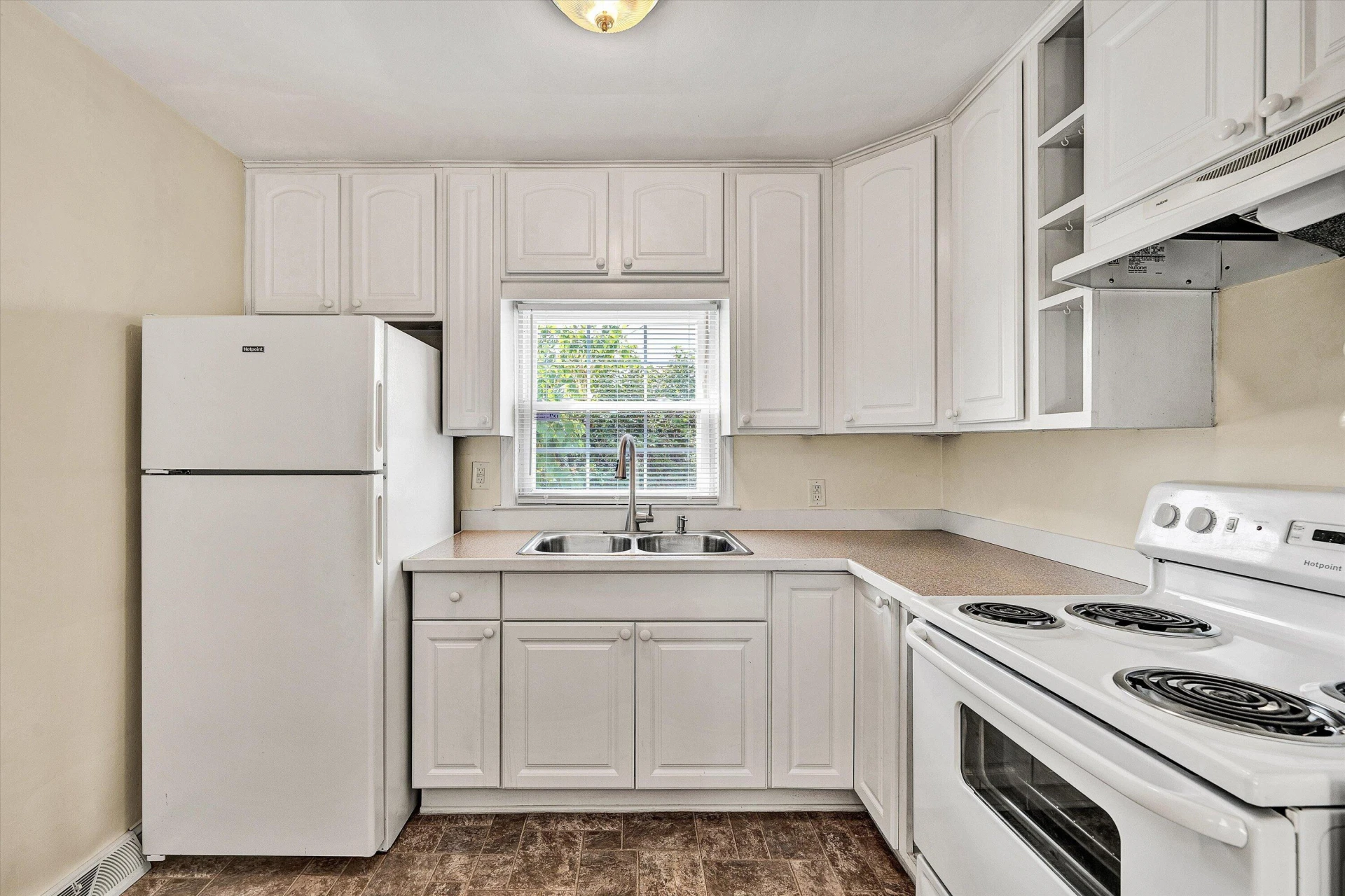 18 Lake AVE - Photo 13