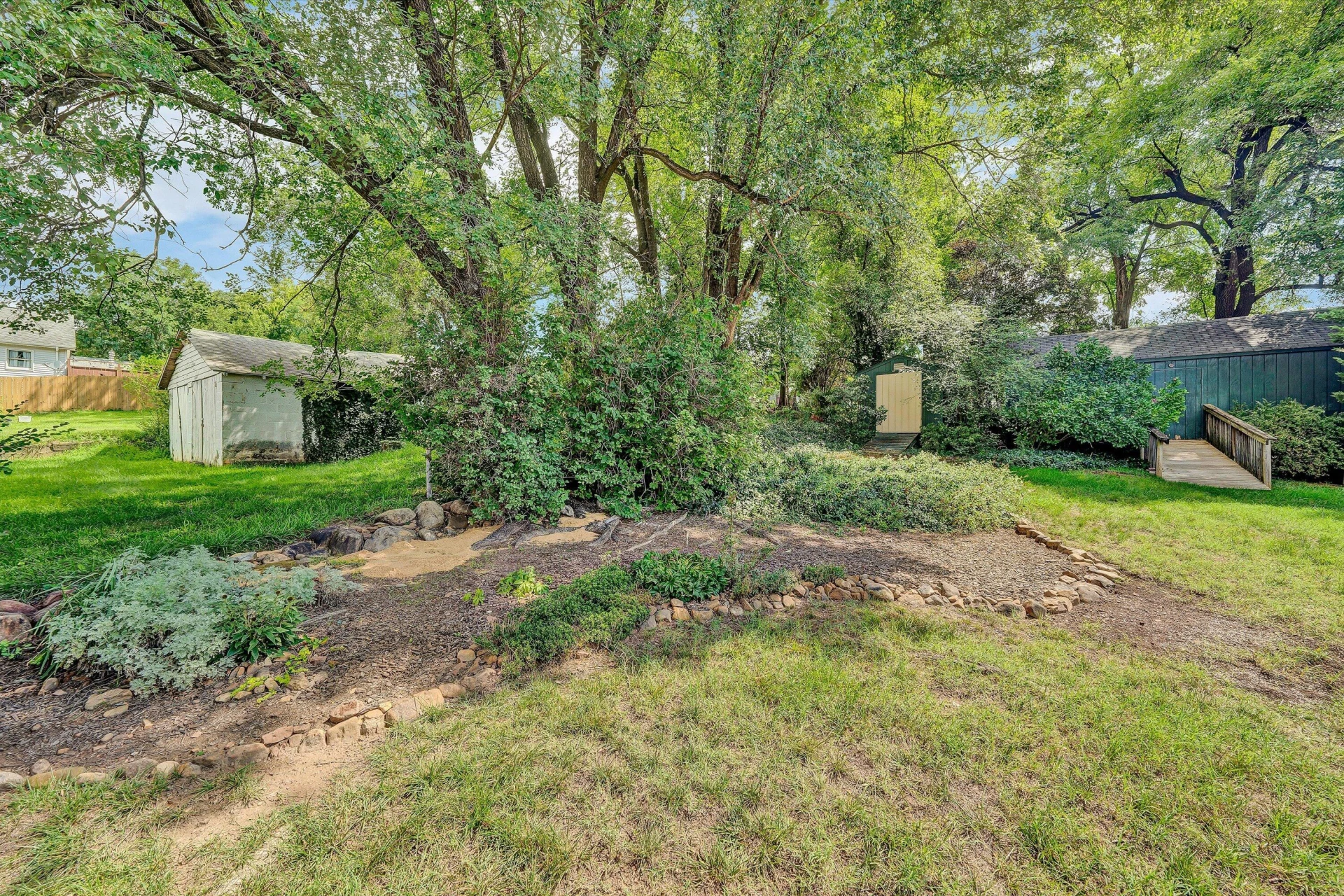18 Lake AVE - Photo 32