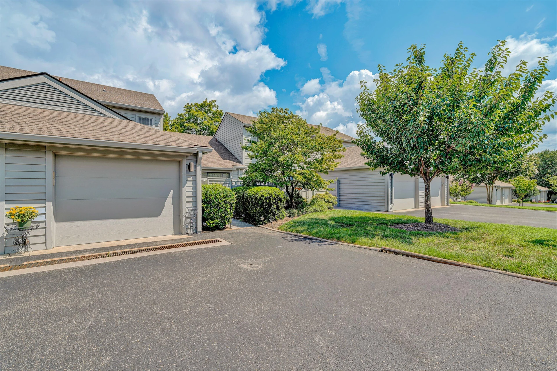 2406 Post Oak RD