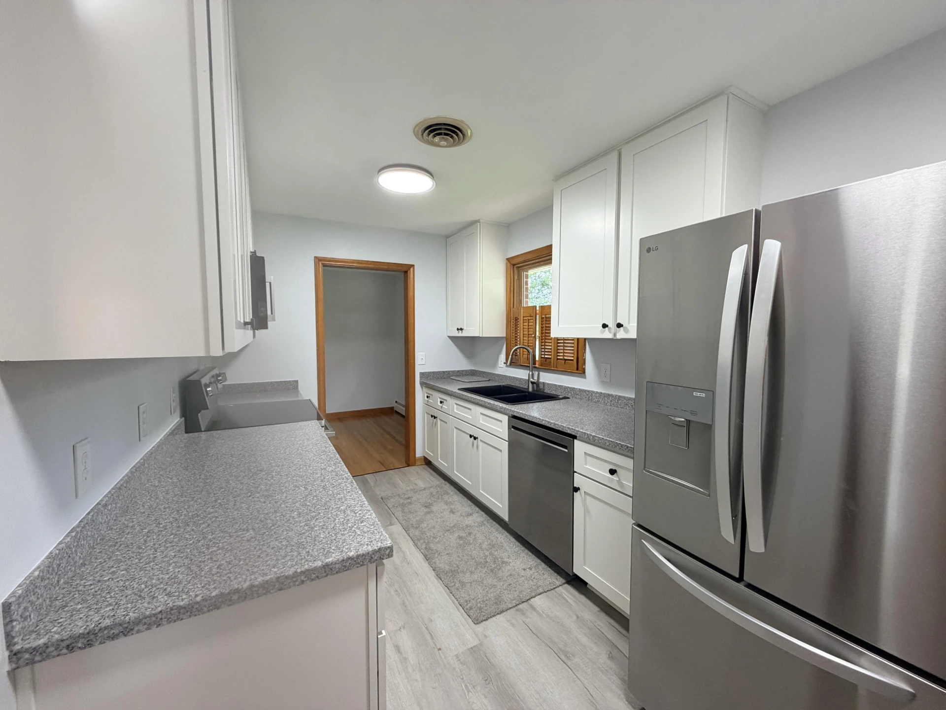 311 Woodmere DR - Photo 3
