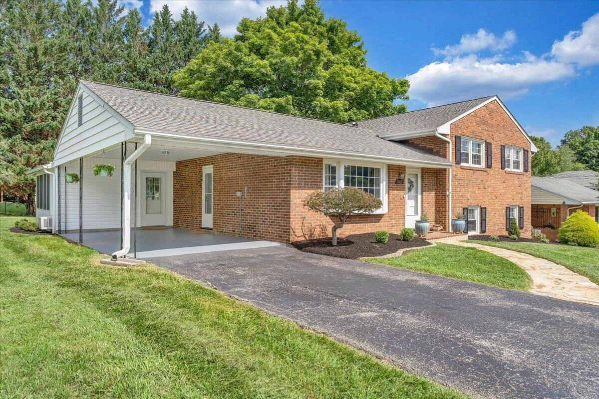 3431 Ashmeade DR - Photo 2
