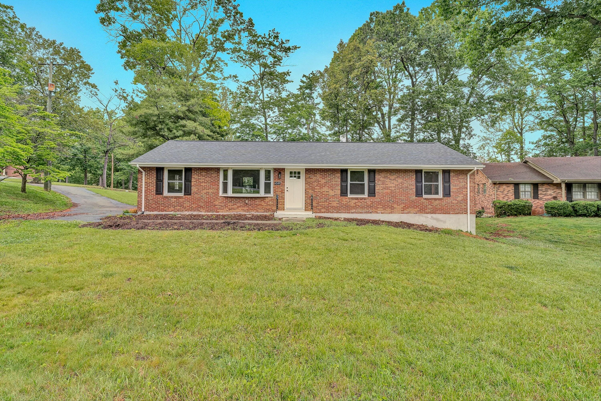 4549 Kirkwood DR - Photo 2