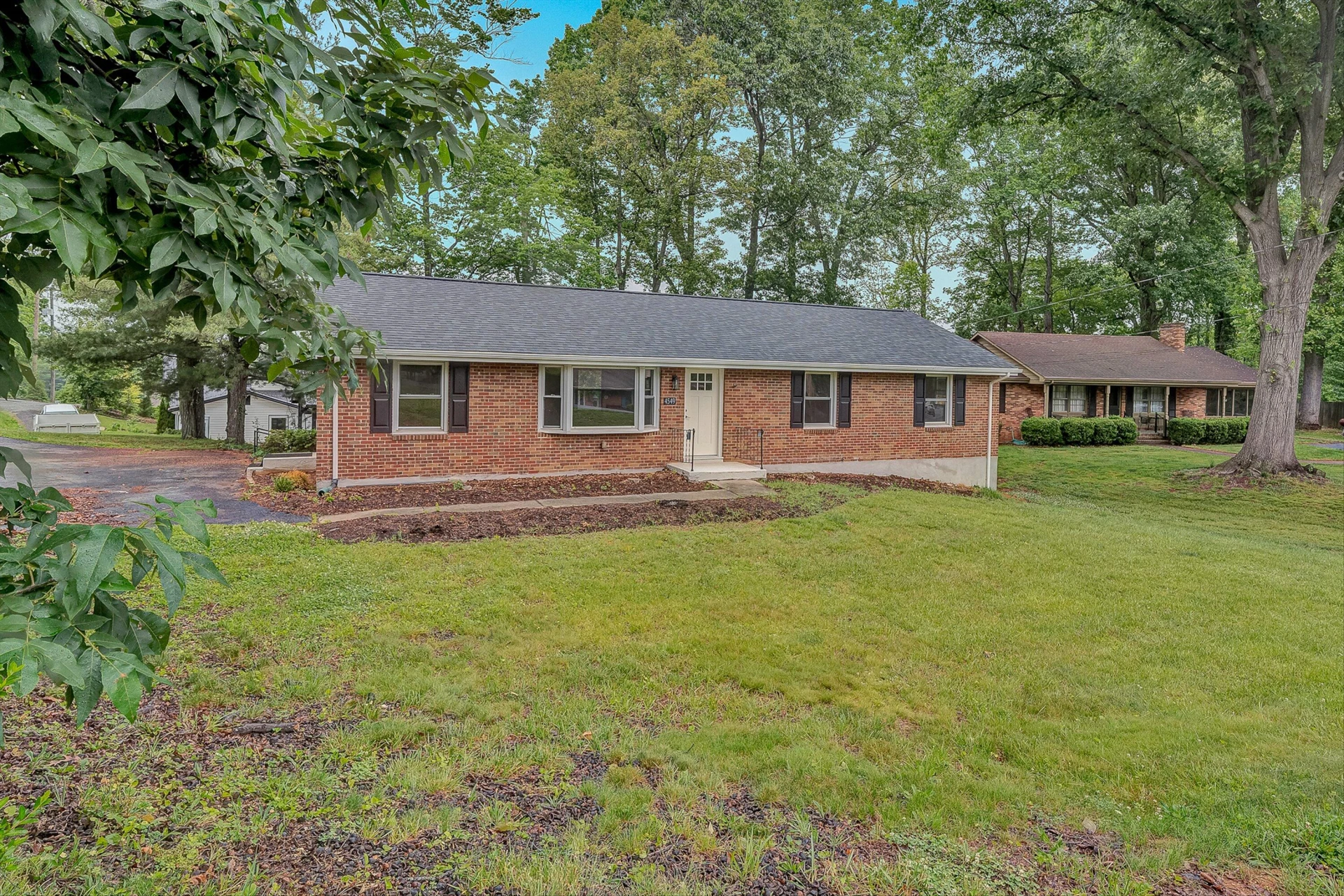 4549 Kirkwood DR - Photo 3