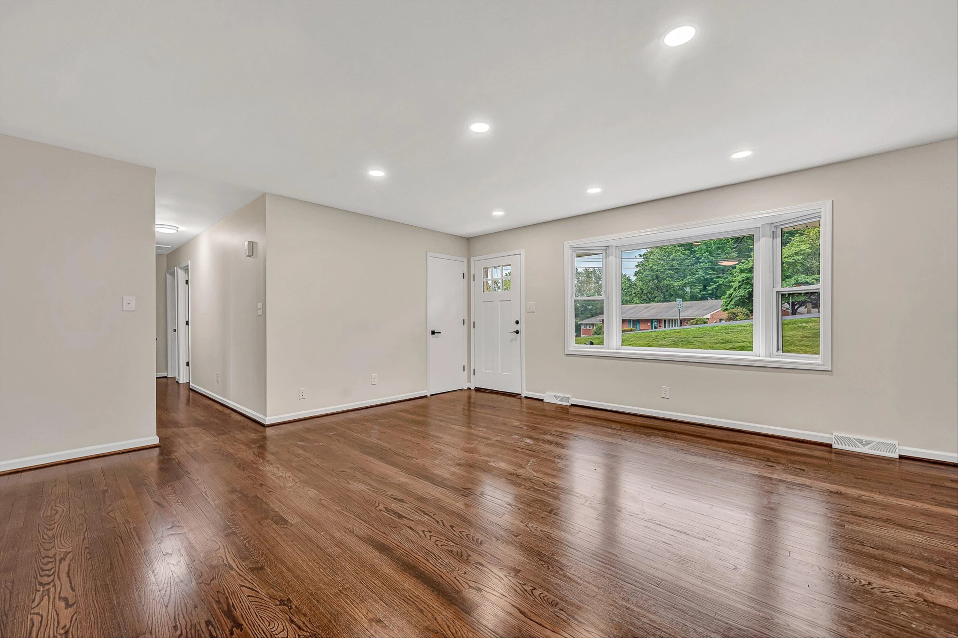 4549 Kirkwood DR - Photo 5