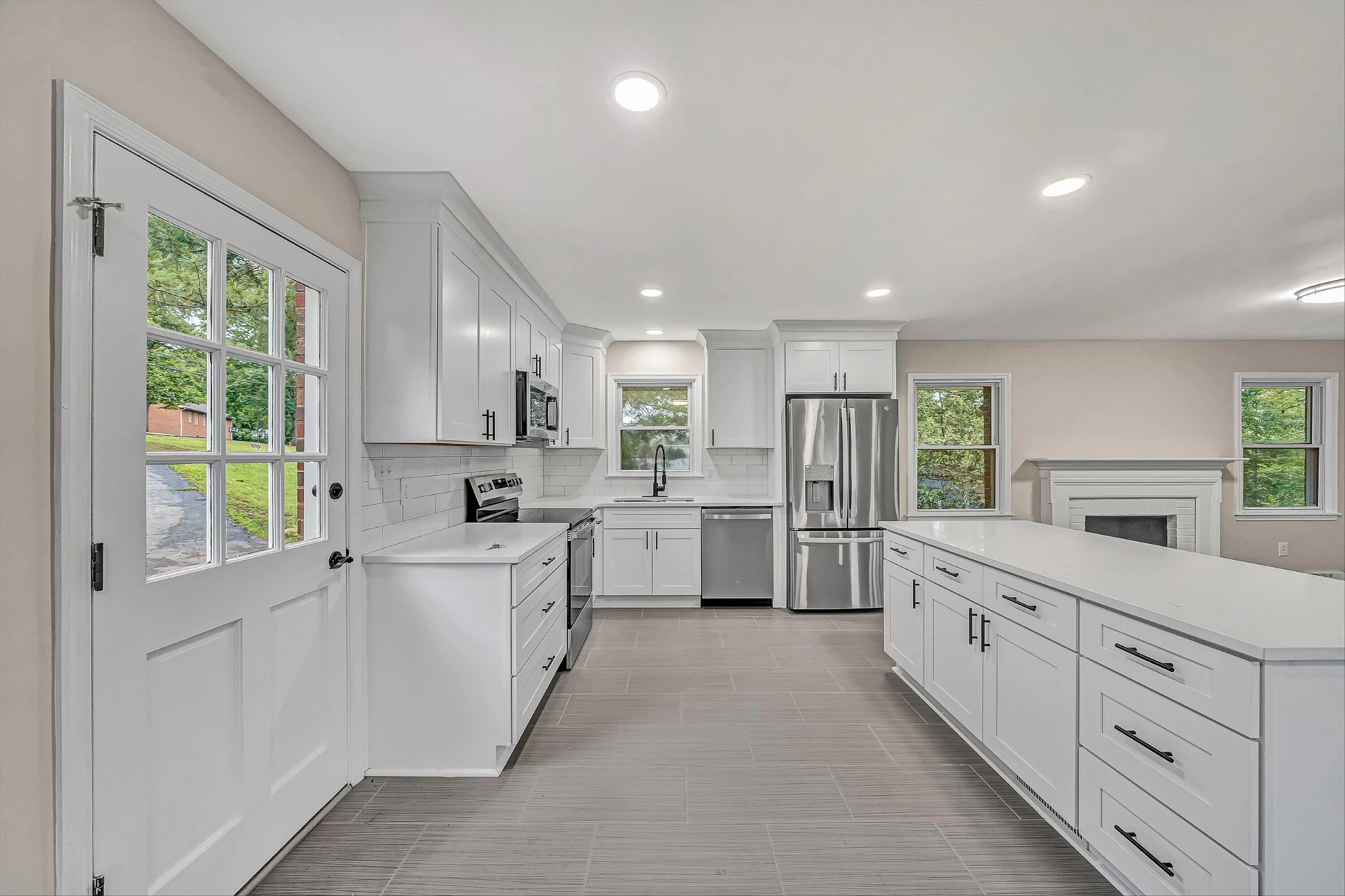 4549 Kirkwood DR - Photo 10