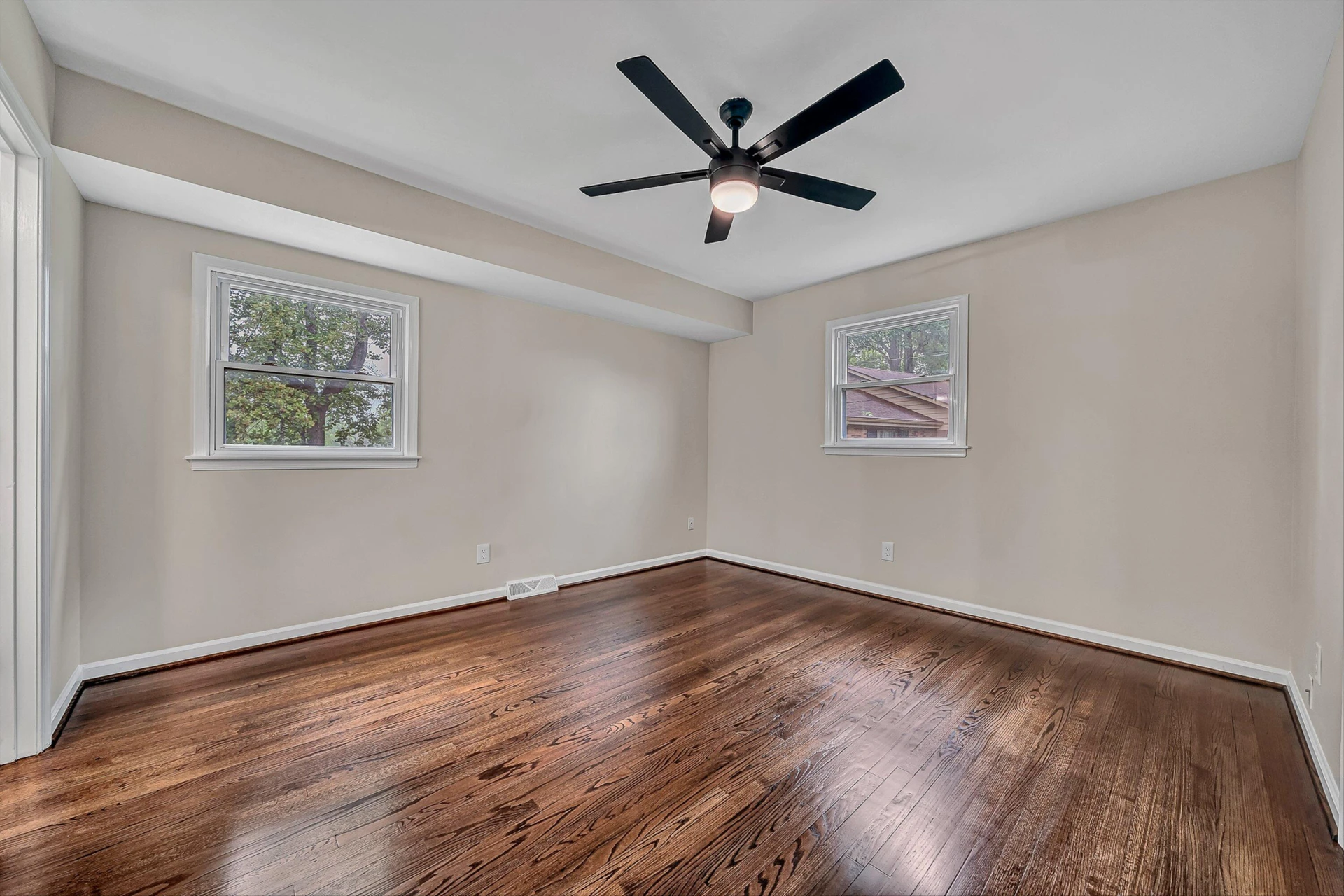 4549 Kirkwood DR - Photo 15
