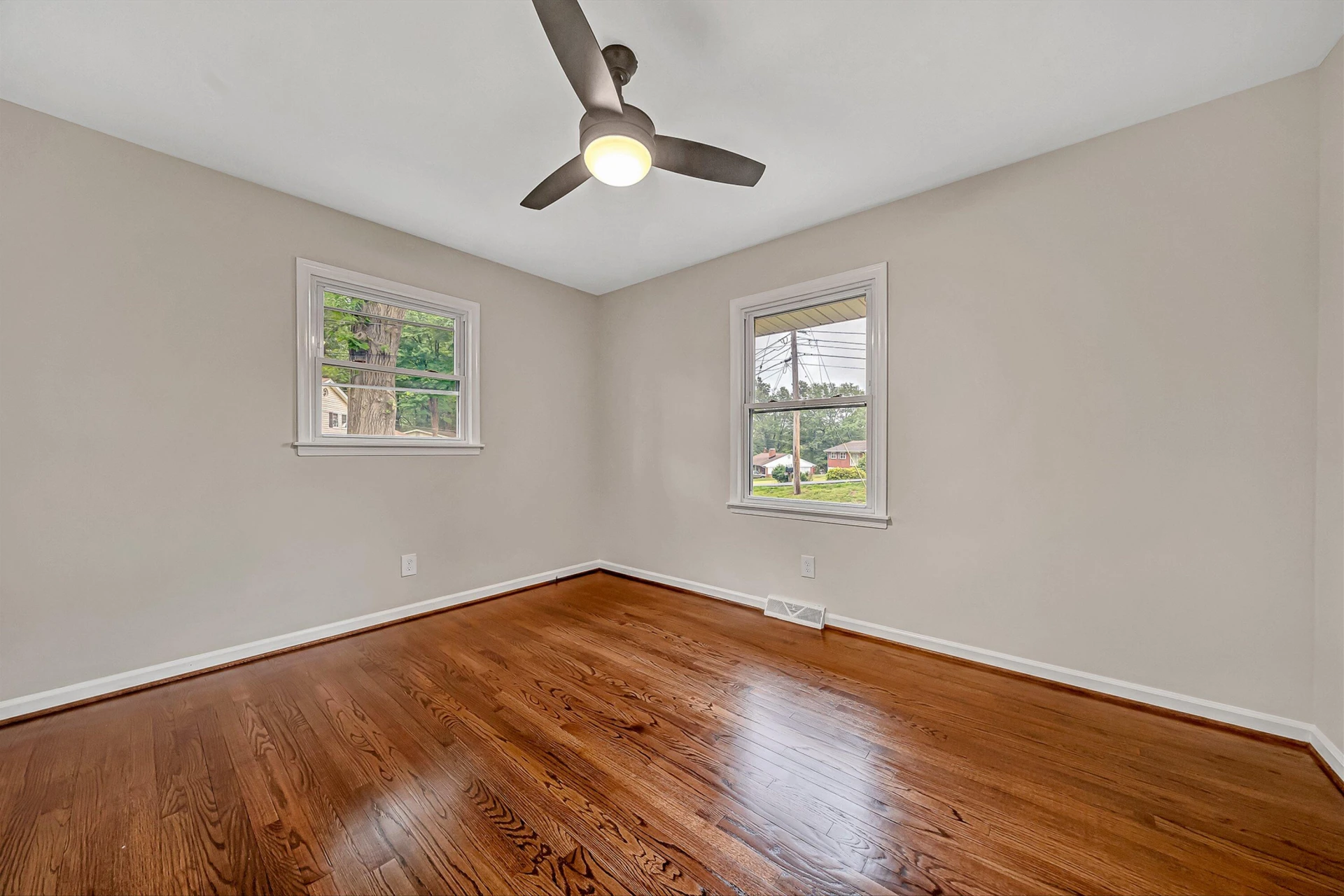 4549 Kirkwood DR - Photo 19