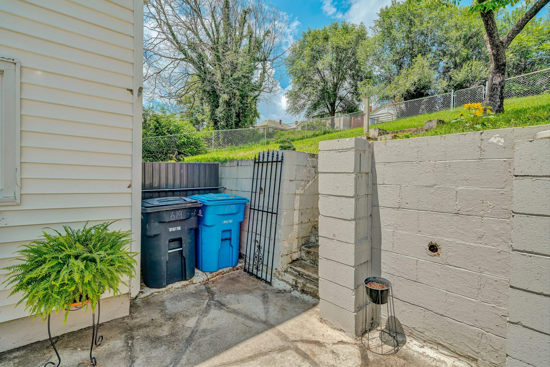 619 Madison AVE NW - Photo 22