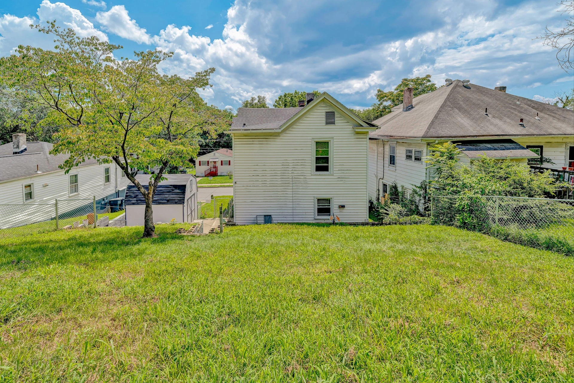 619 Madison AVE NW - Photo 24