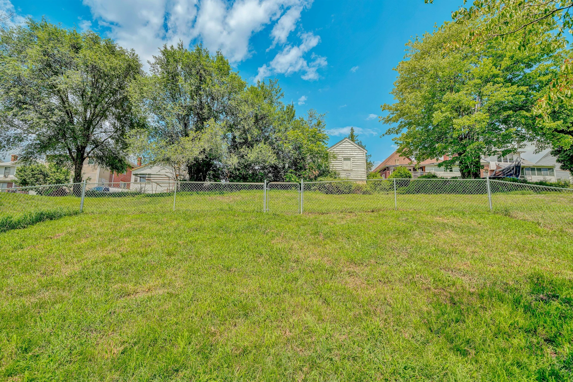 619 Madison AVE NW - Photo 25