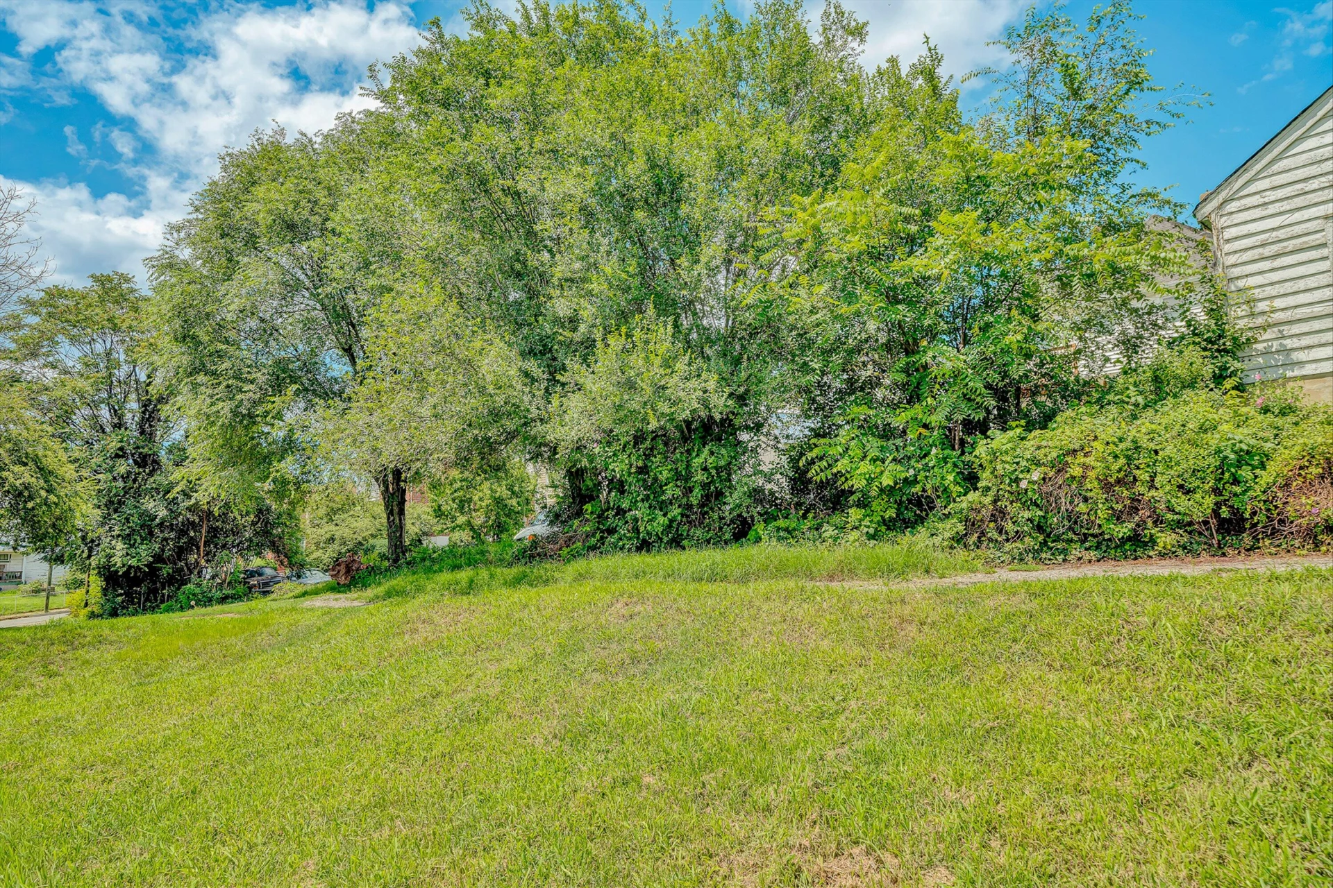619 Madison AVE NW - Photo 26