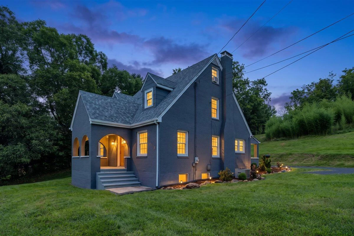 118 E Virginia AVE