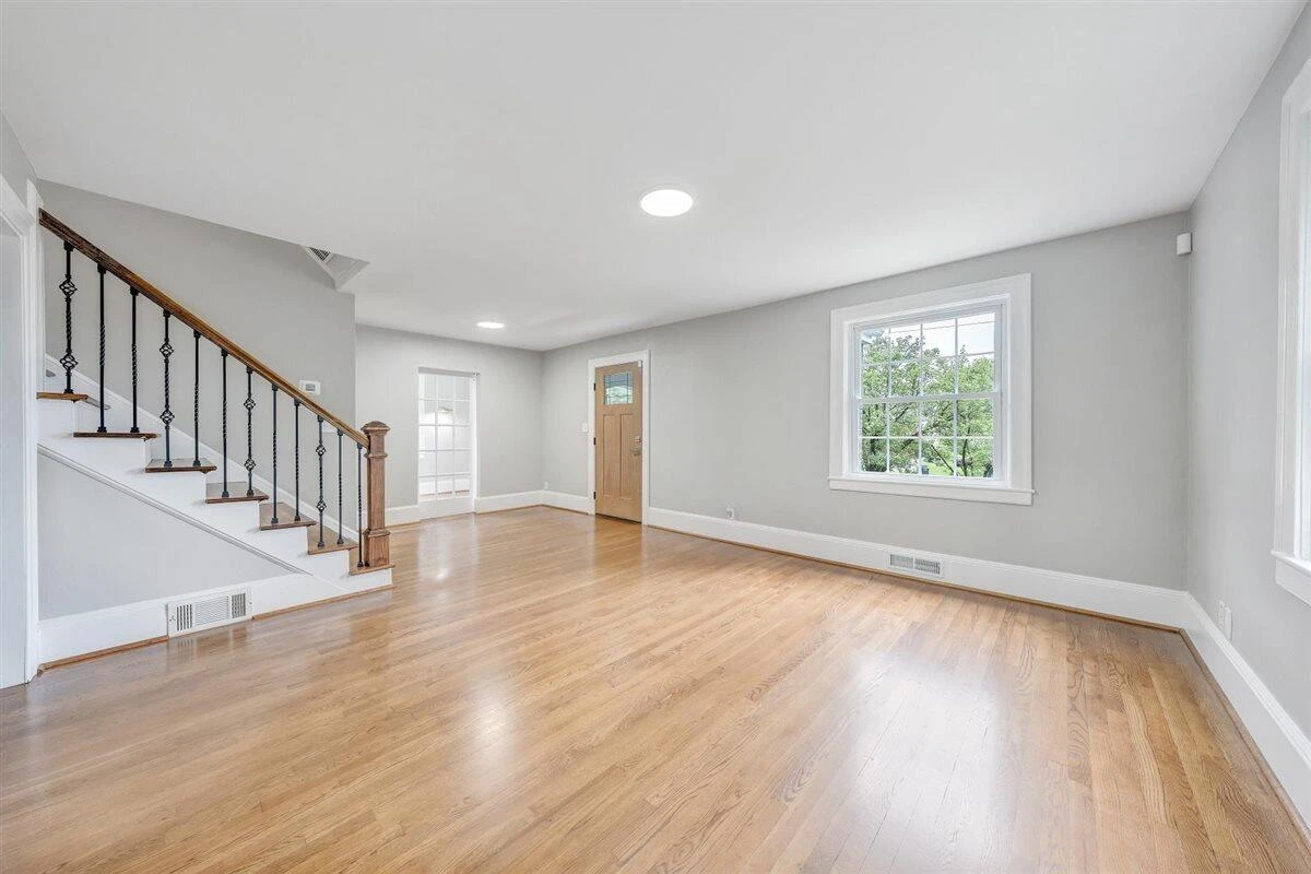 118 E Virginia AVE - Photo 8