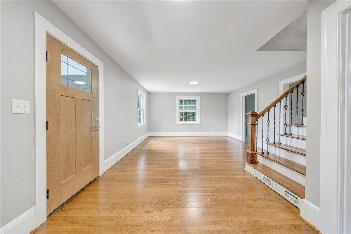 118 E Virginia AVE - Photo 9