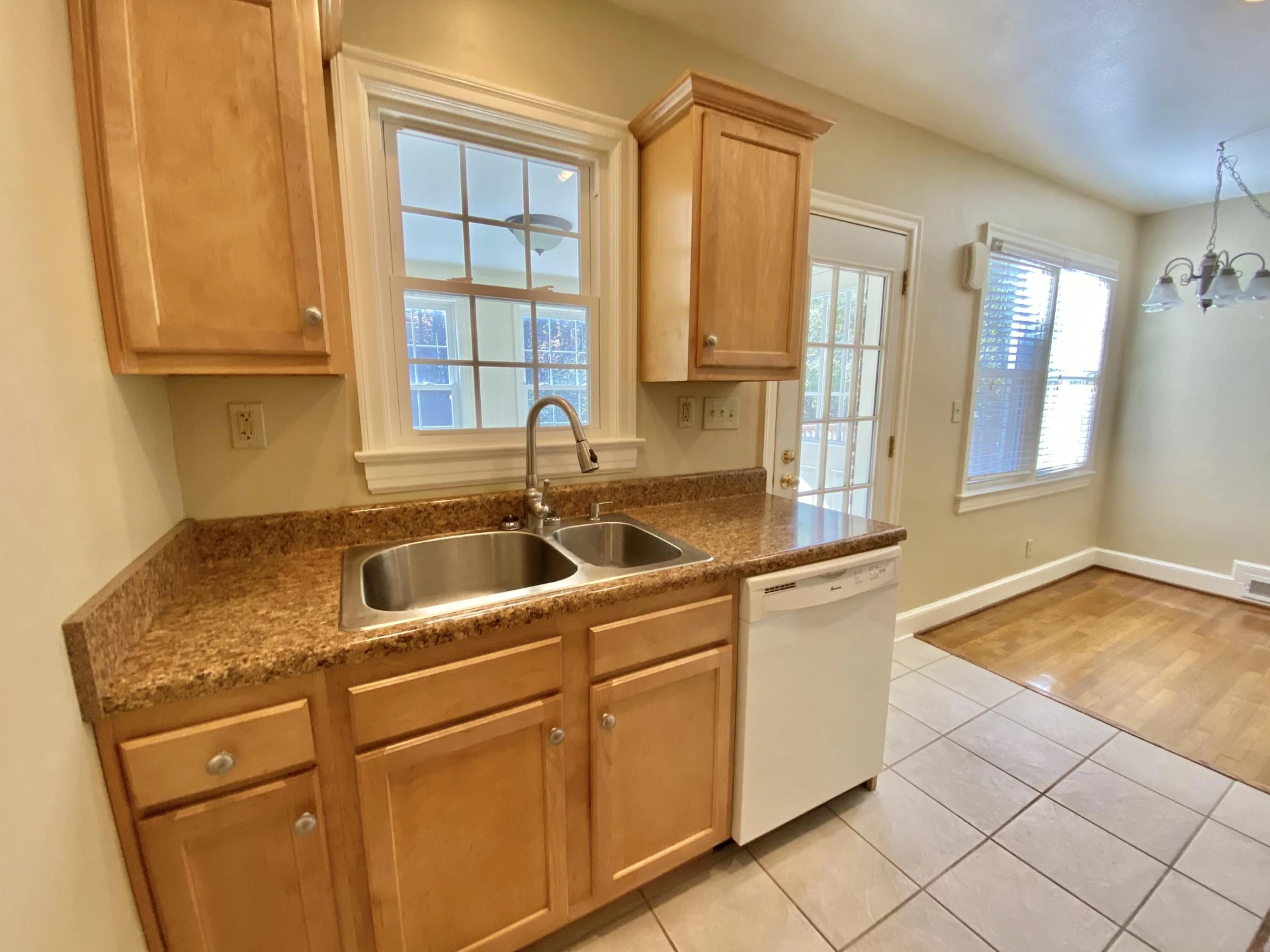 906 Brandon AVE SW - Photo 27
