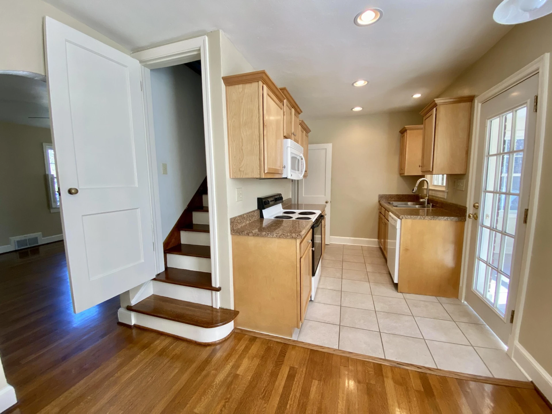 906 Brandon AVE SW - Photo 42