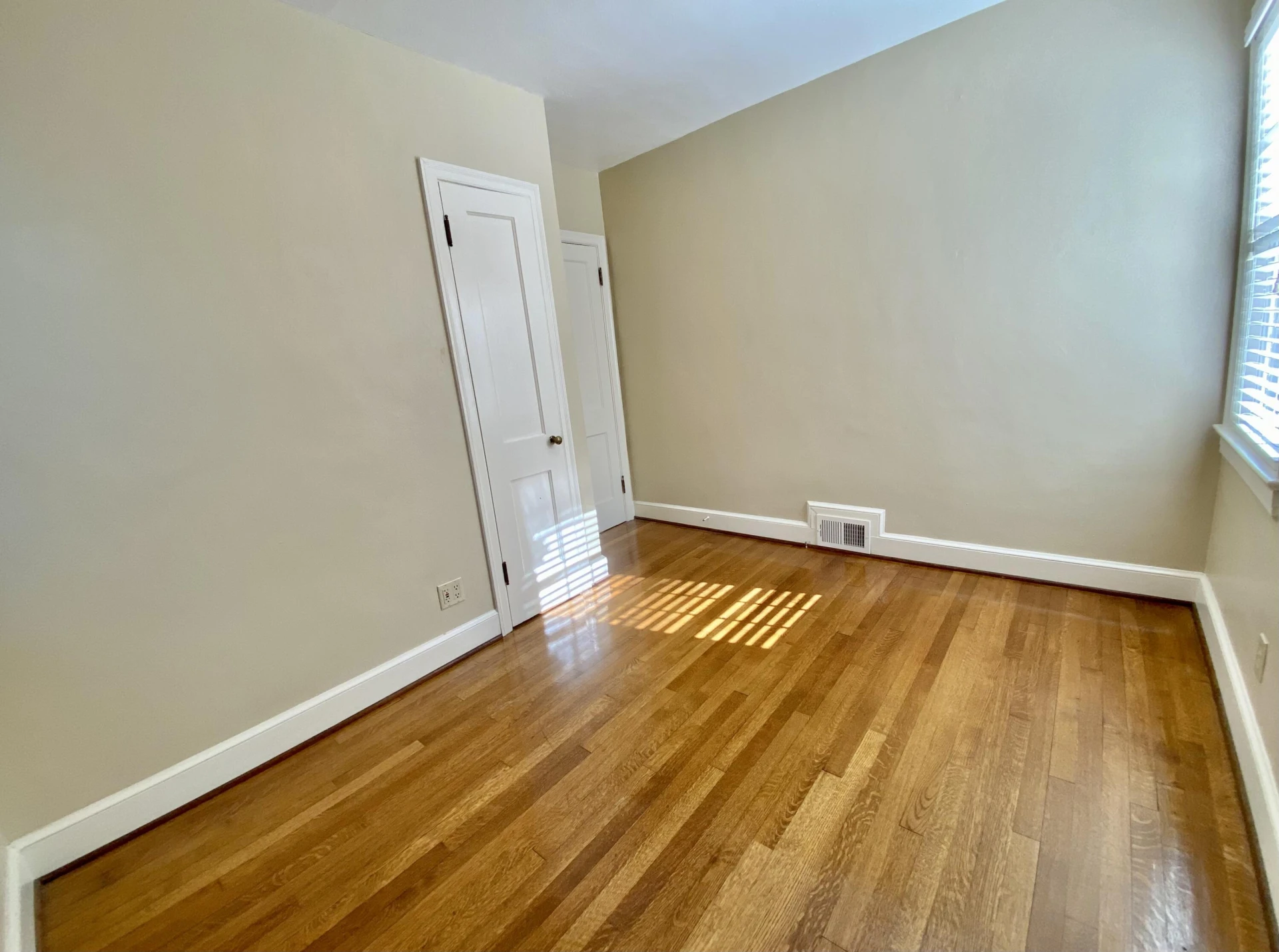 906 Brandon AVE SW - Photo 48