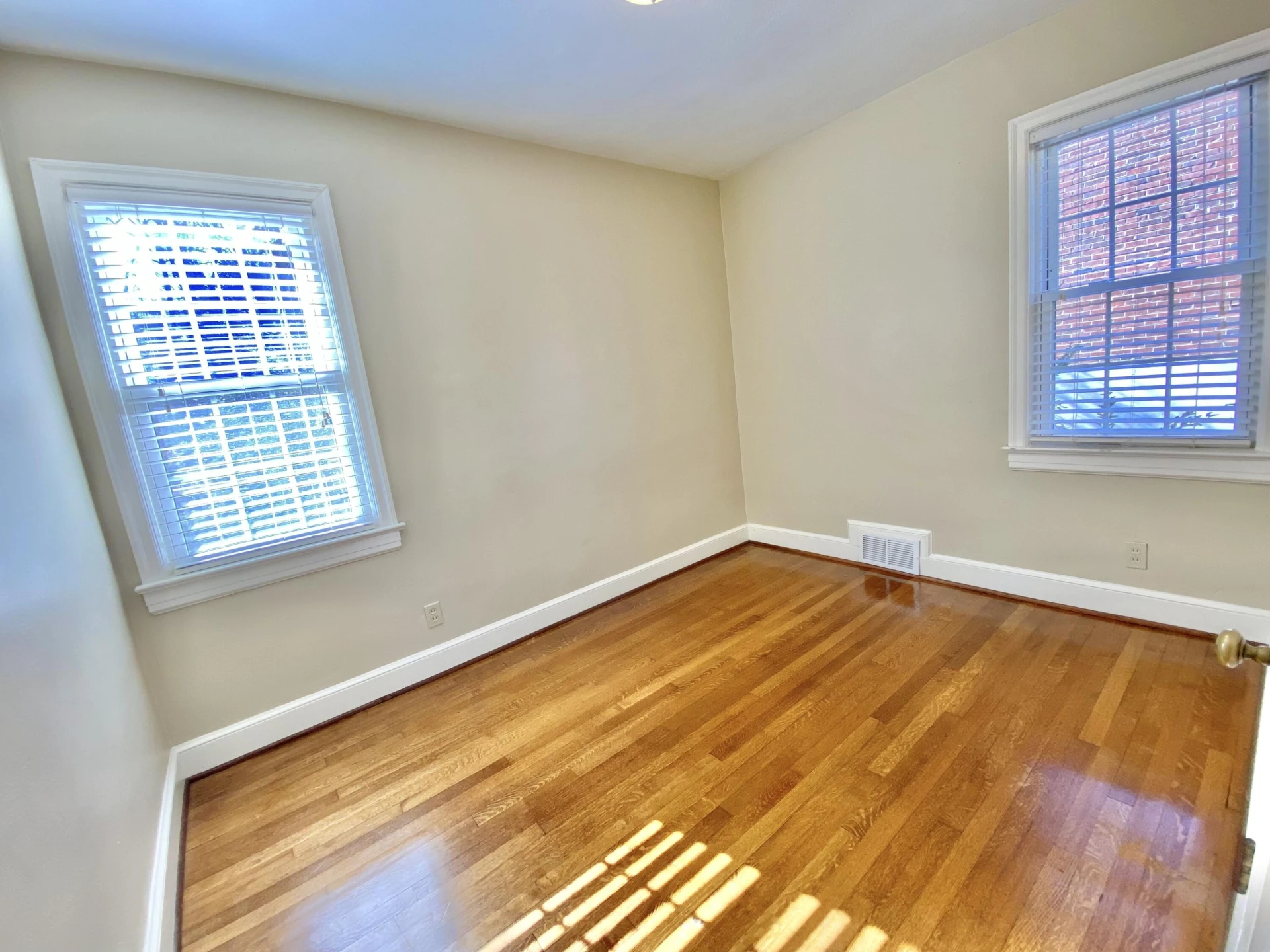906 Brandon AVE SW - Photo 49