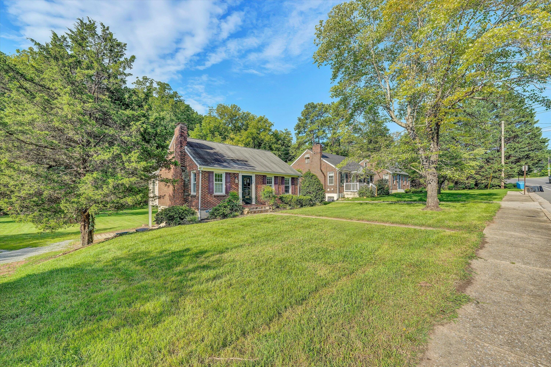 906 Brandon AVE SW - Photo 4