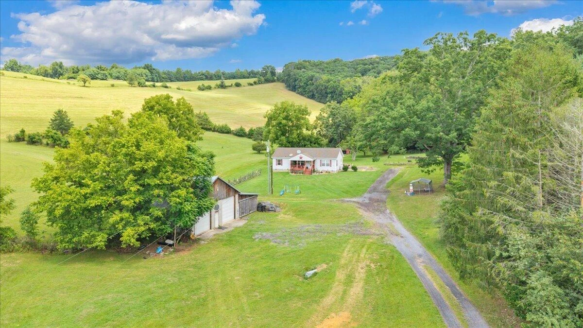 211 Wild Grass LN - Photo 3
