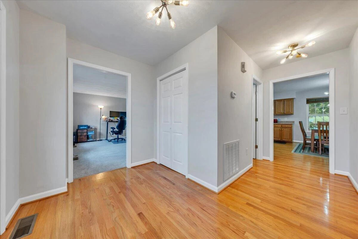 122 Yorktown RD - Photo 7