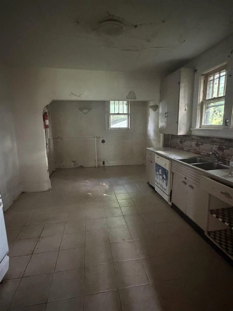 2713 Spring Hollow AVE NW - Photo 4