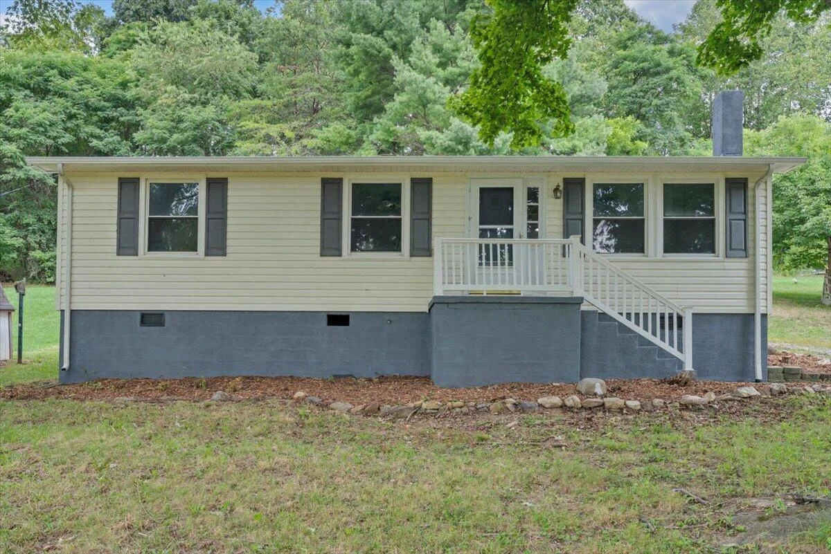 1620 Little Catawba Creek RD - Photo 2