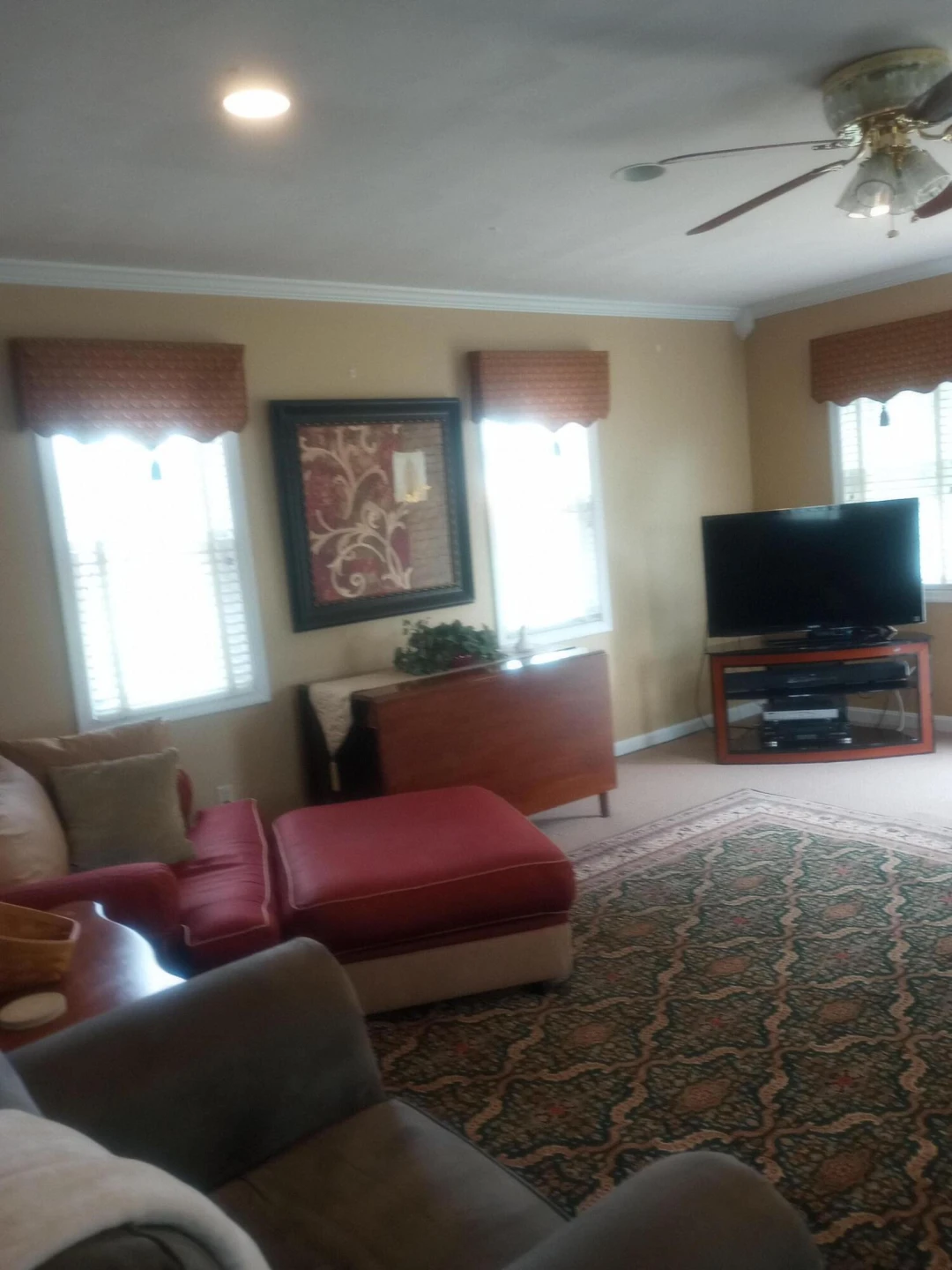 2401 NW Portland AVE NW - Photo 2