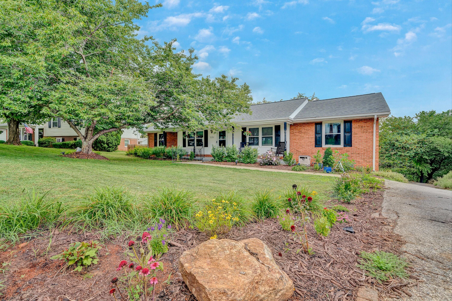 526 Aragona DR - Photo 2
