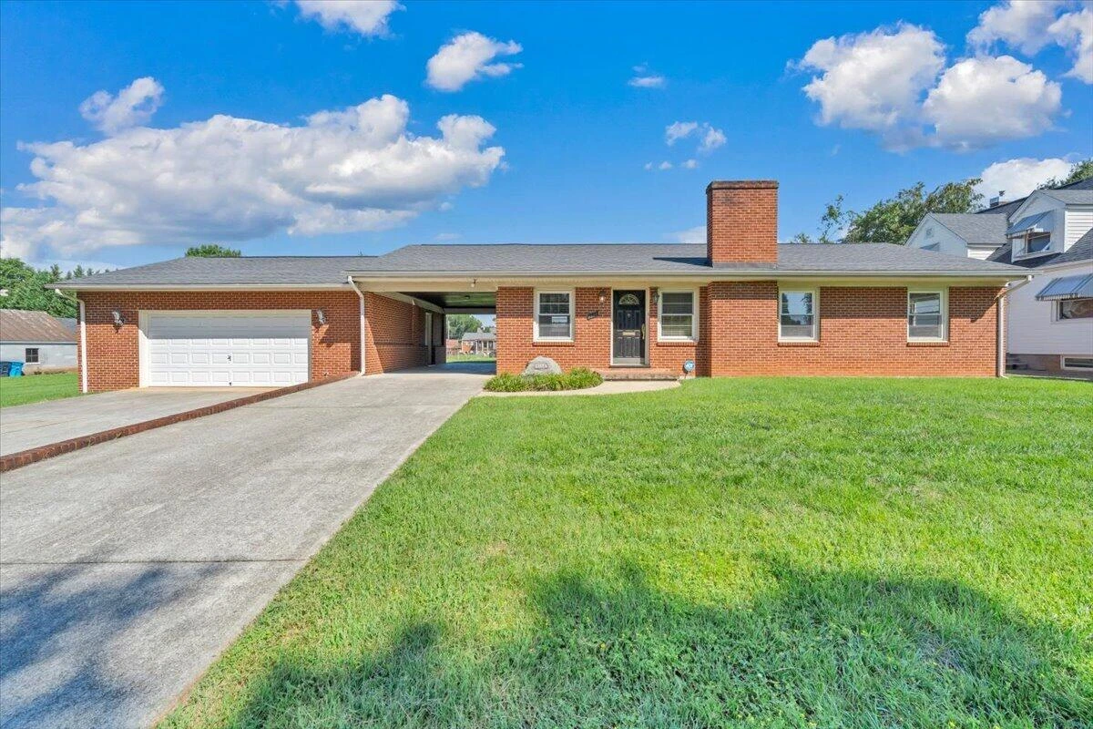 3110 Maplelawn AVE NW