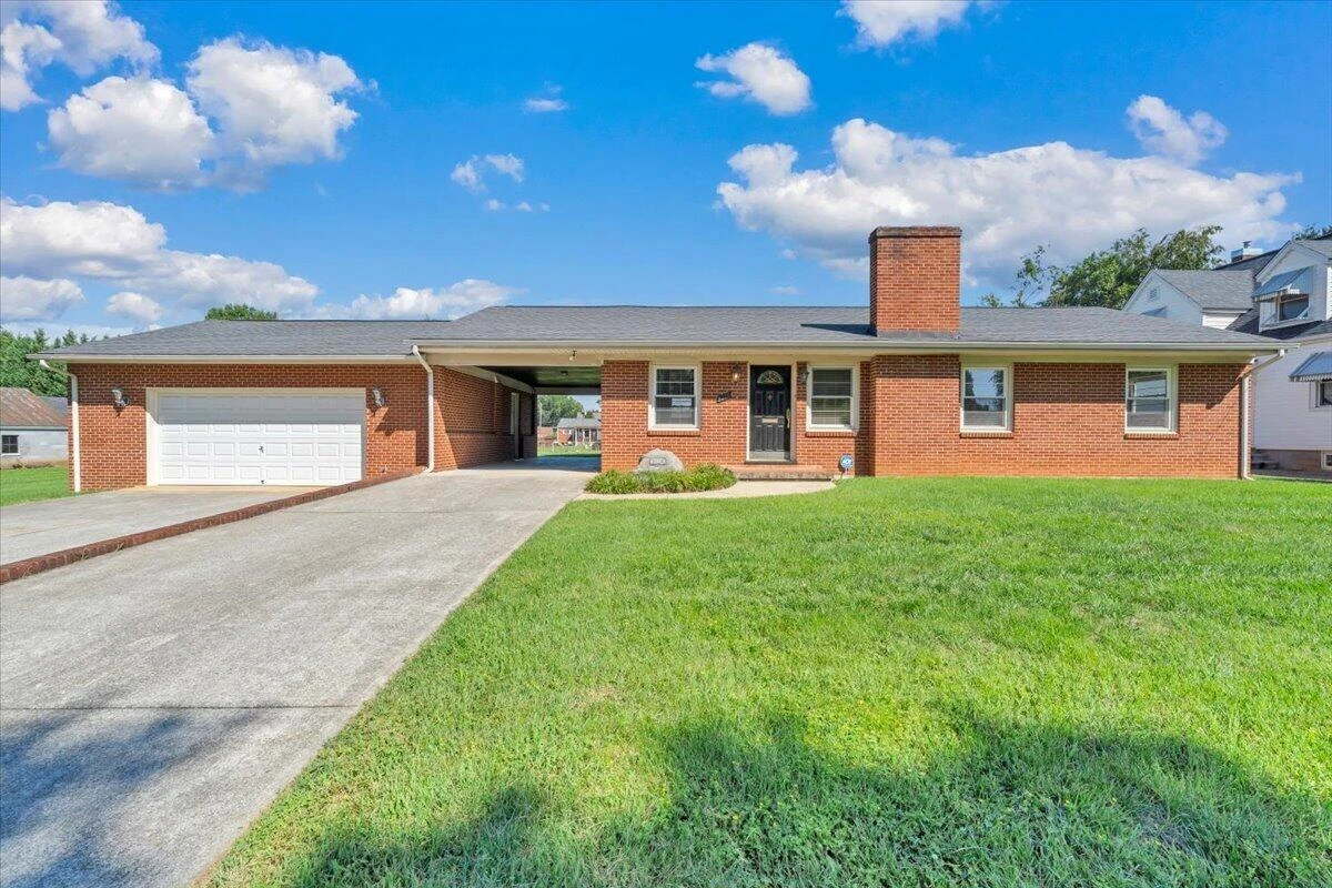 3110 Maplelawn AVE NW - Photo 2