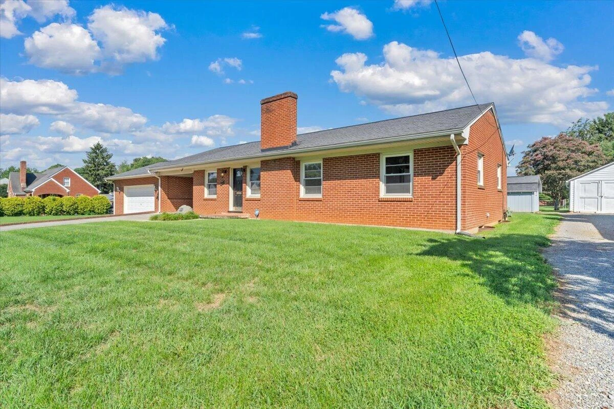 3110 Maplelawn AVE NW - Photo 4