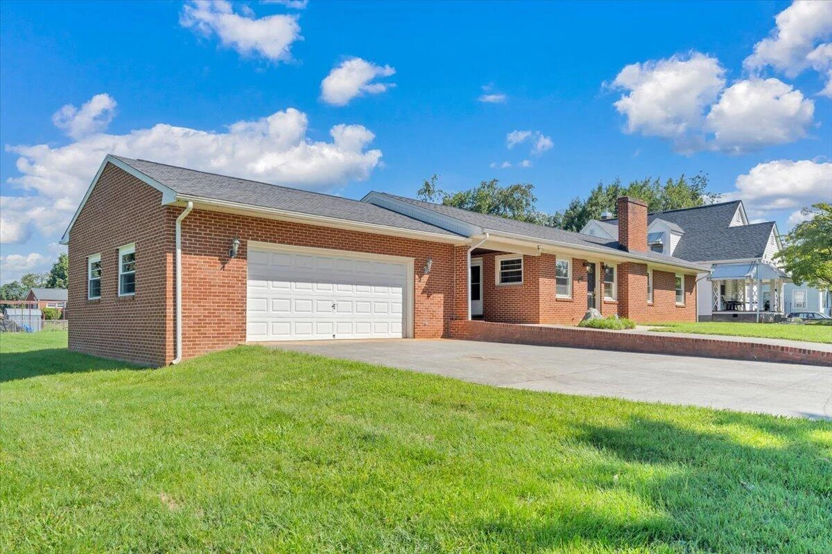 3110 Maplelawn AVE NW - Photo 5