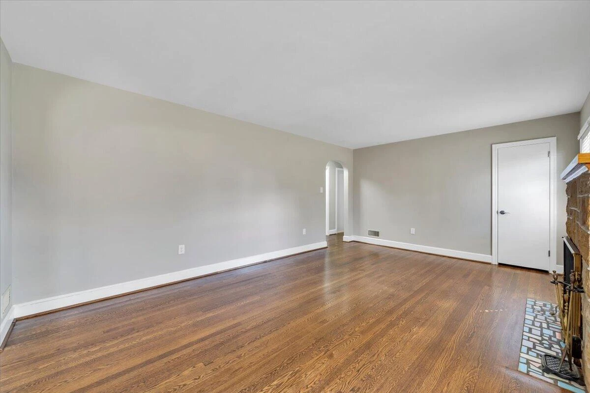 3110 Maplelawn AVE NW - Photo 9
