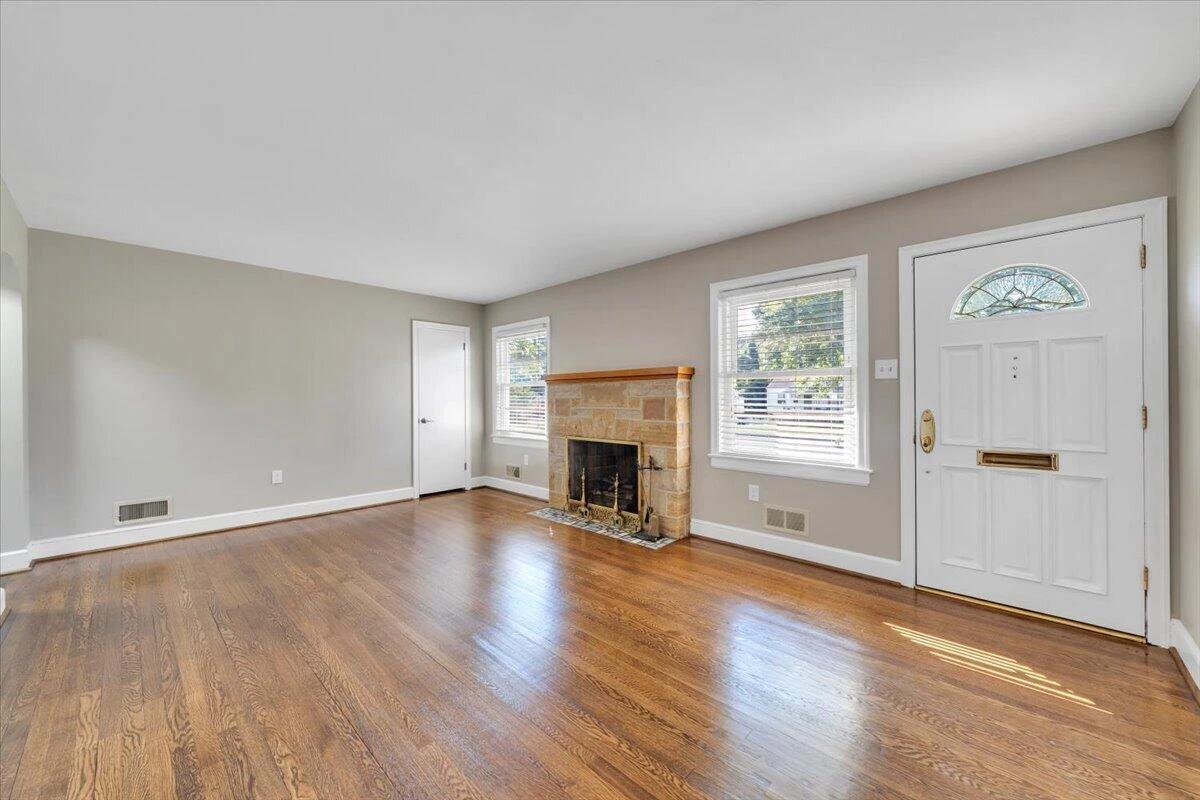 3110 Maplelawn AVE NW - Photo 10