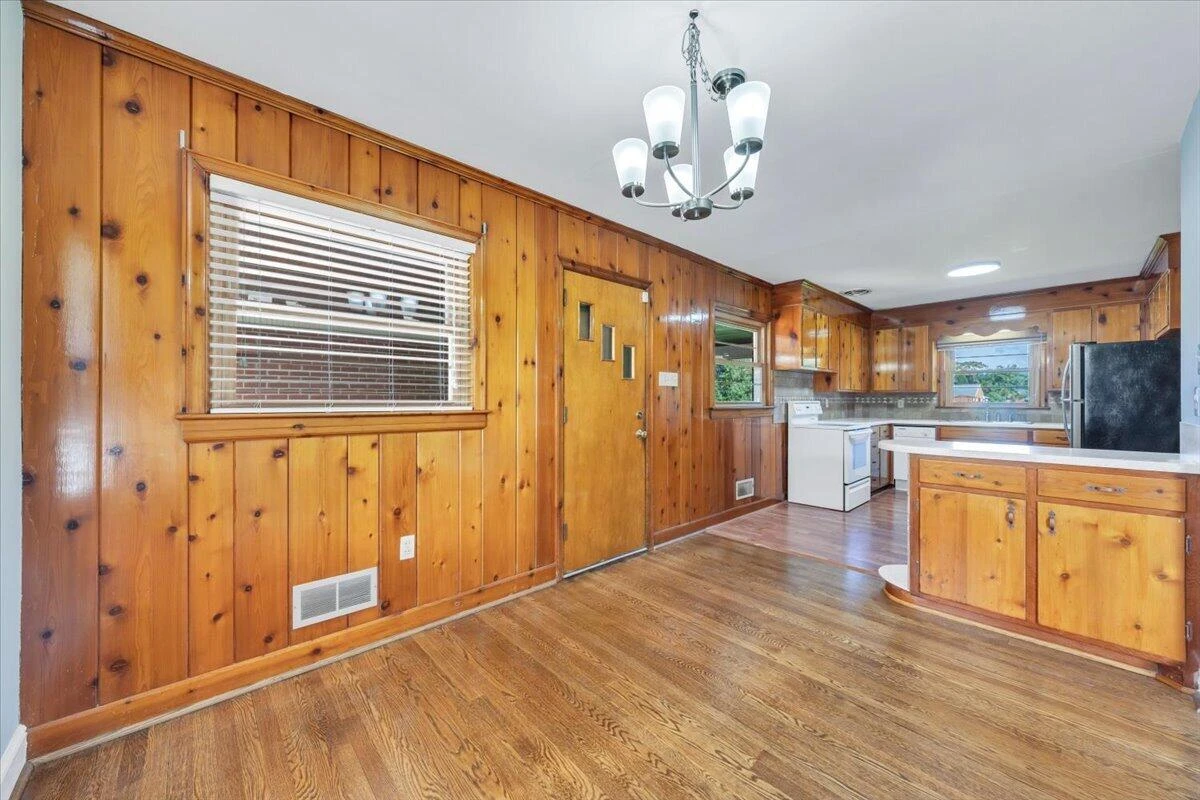 3110 Maplelawn AVE NW - Photo 15
