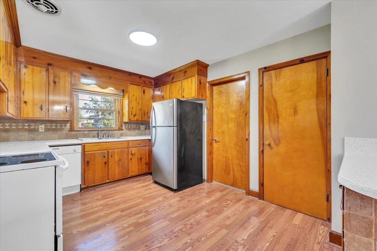 3110 Maplelawn AVE NW - Photo 16