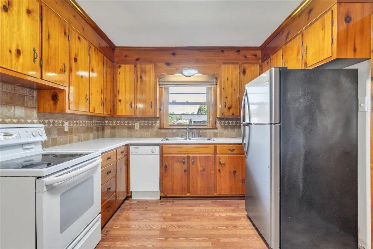 3110 Maplelawn AVE NW - Photo 17