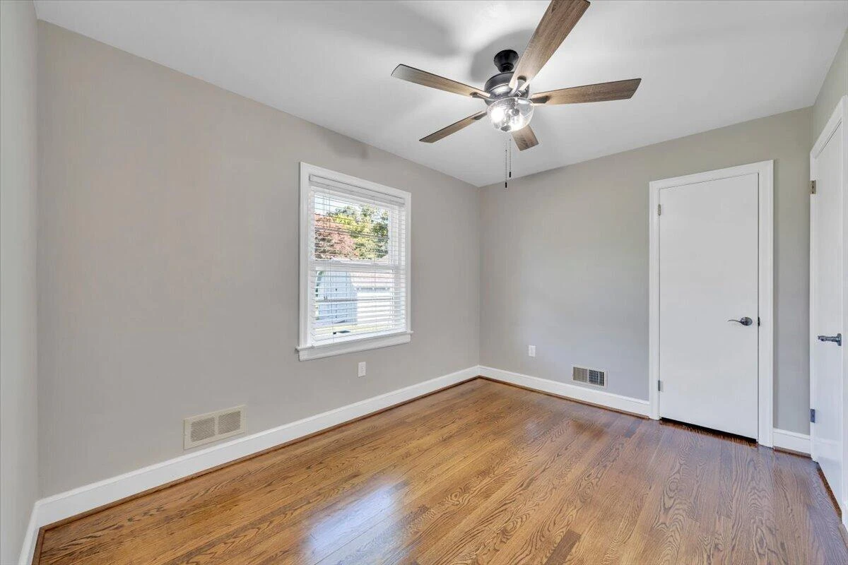 3110 Maplelawn AVE NW - Photo 19