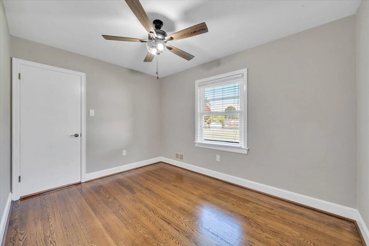 3110 Maplelawn AVE NW - Photo 20