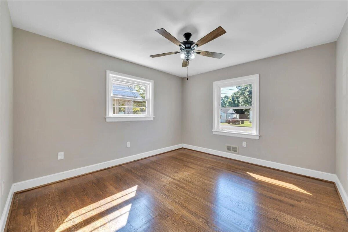 3110 Maplelawn AVE NW - Photo 21