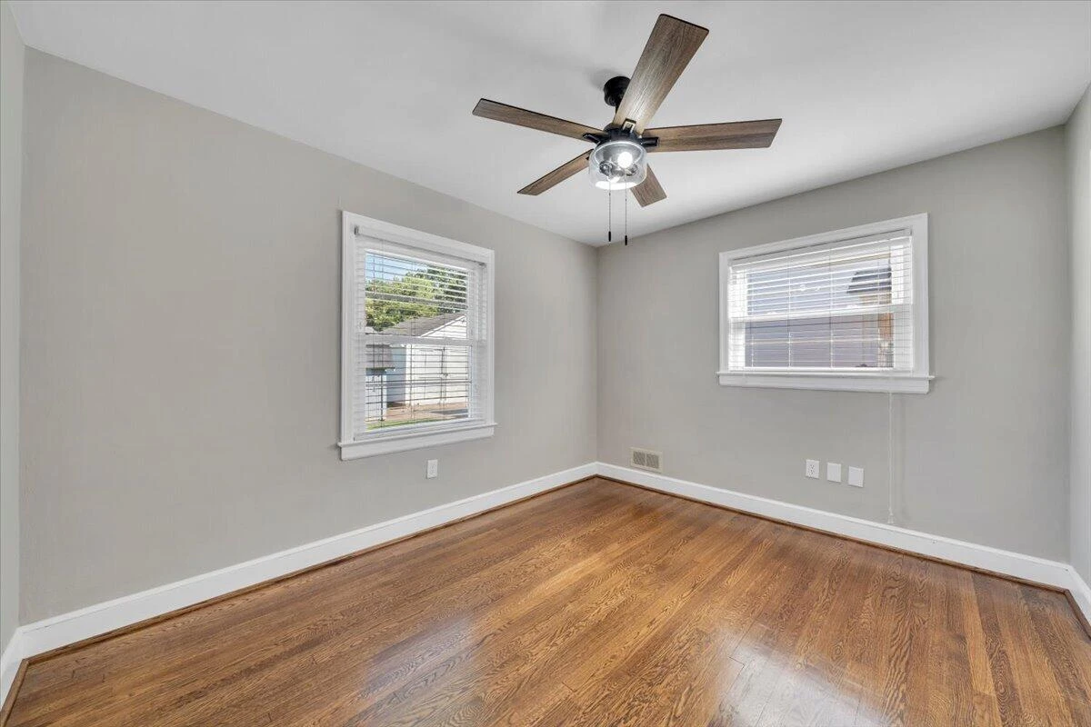 3110 Maplelawn AVE NW - Photo 23