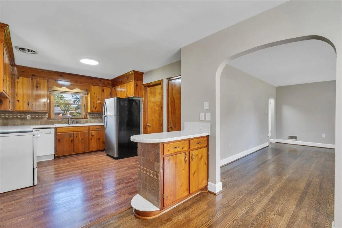 3110 Maplelawn AVE NW - Photo 27