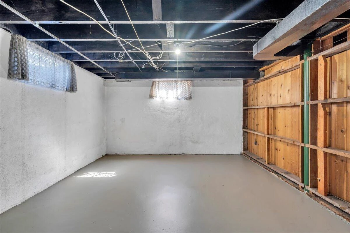 3110 Maplelawn AVE NW - Photo 31