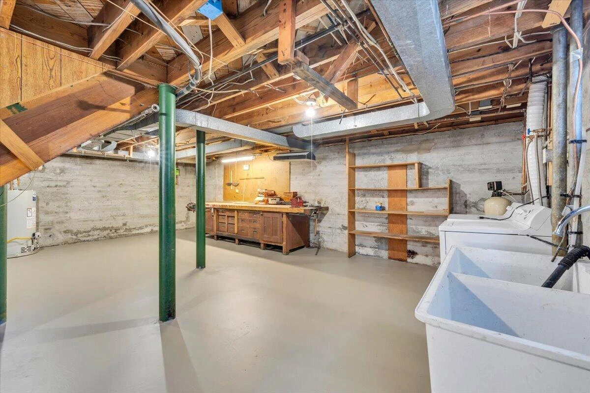 3110 Maplelawn AVE NW - Photo 33