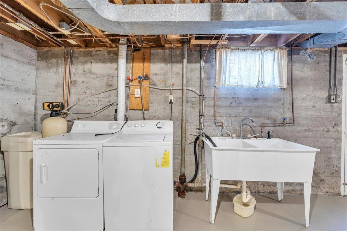 3110 Maplelawn AVE NW - Photo 34